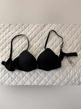 Victoria's Secret Black T-Shirt Bra - Smooth Padded Cupsu push up bra 34C